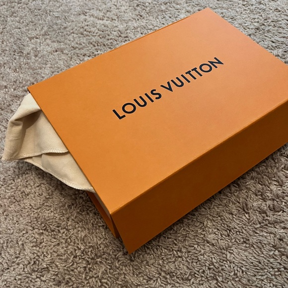 Louis Vuitton Emilie Wallet w/ change pouch - Picture 2 of 9